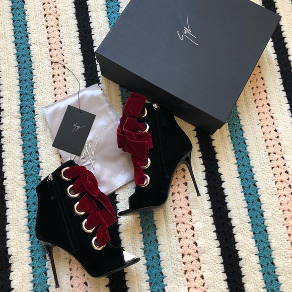 Giuseppe Zanotti JEANNINE Velvet Lace-Up Bootie - Picture 4 of 8